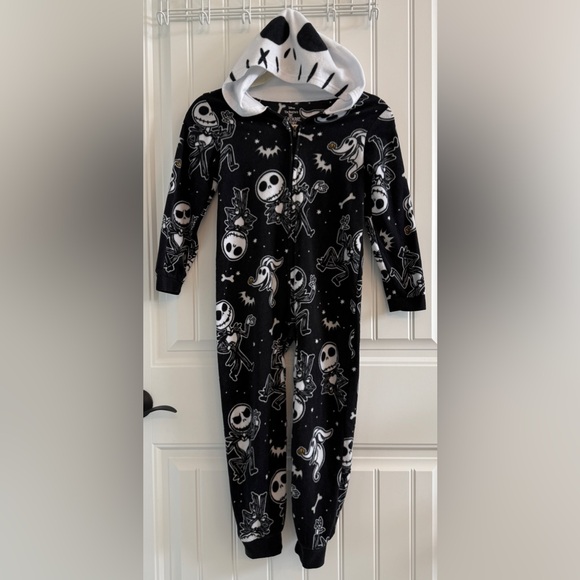 Nightmare Before Christmas youth size 6/7 onesie style hooded pajamas. - Picture 1 of 3